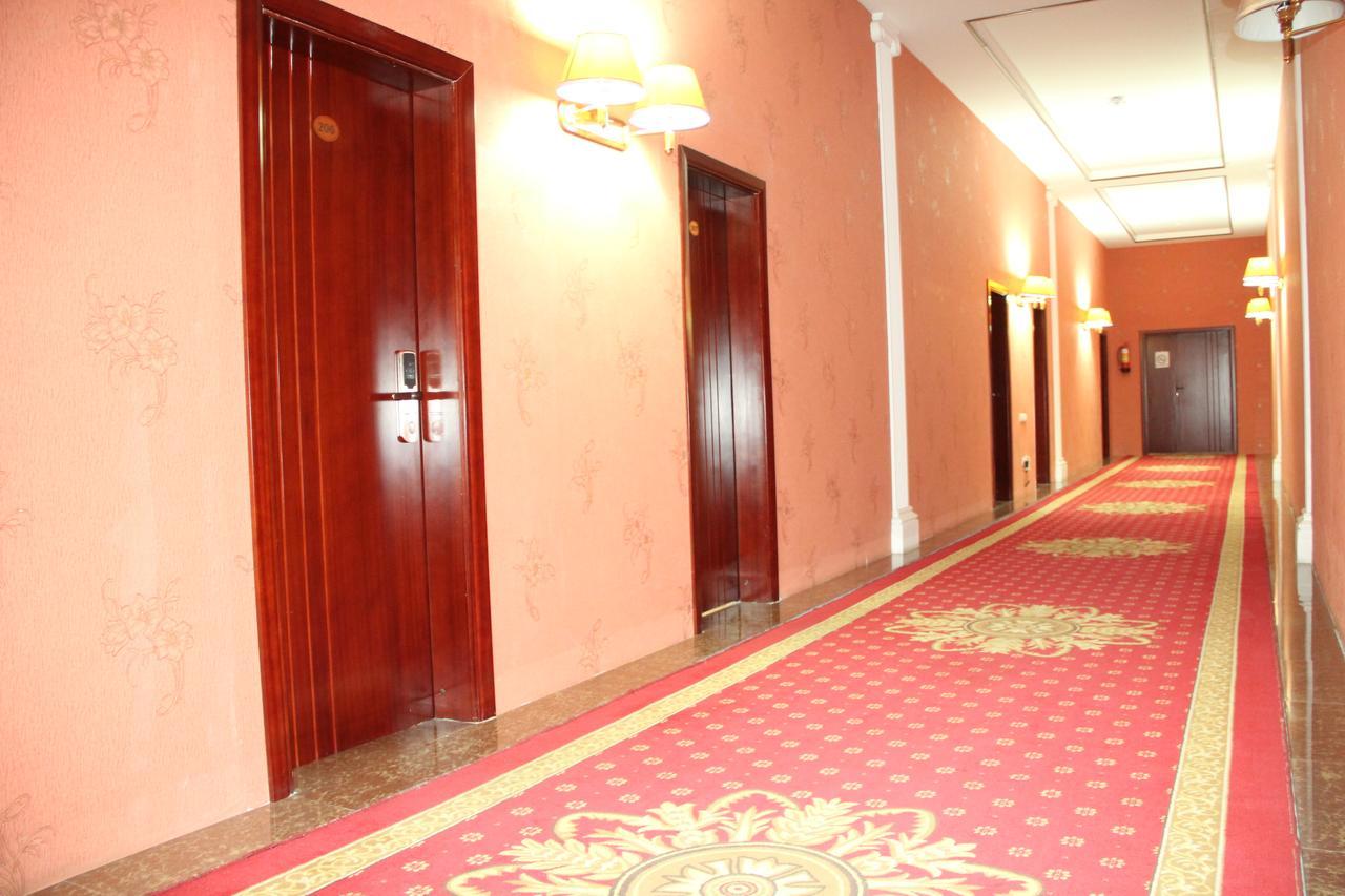 Firuz Hotel Khujand Exteriör bild