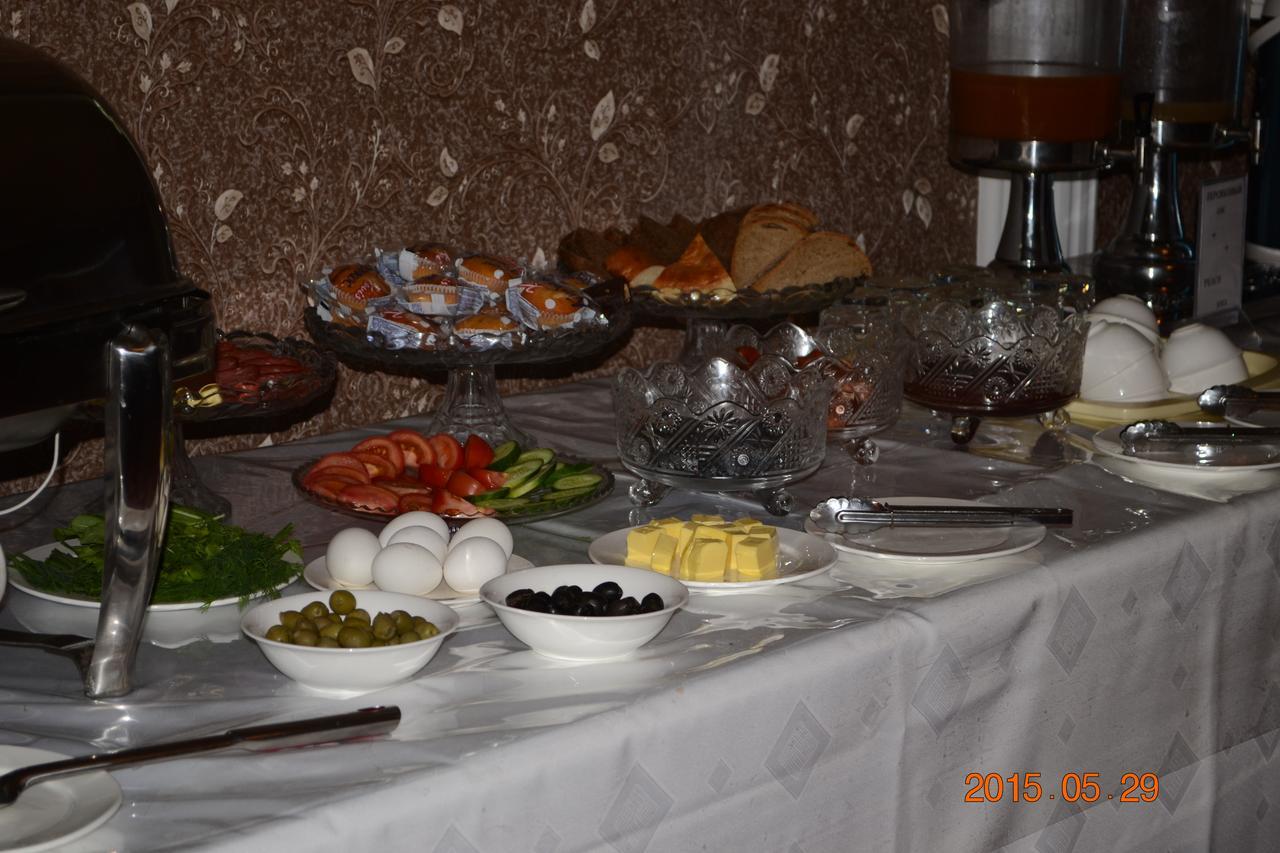 Firuz Hotel Khujand Exteriör bild