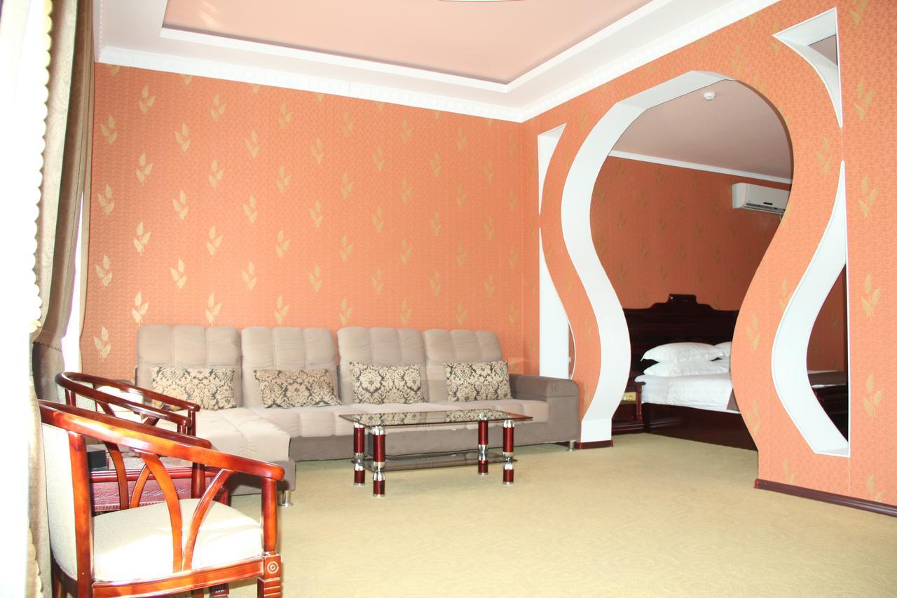 Firuz Hotel Khujand Exteriör bild